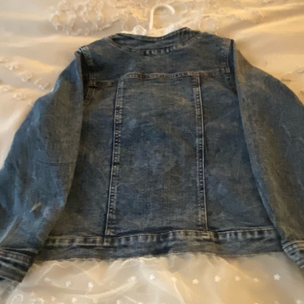 Jeans Jacket With White Lace All Around - Picture 4 of 4